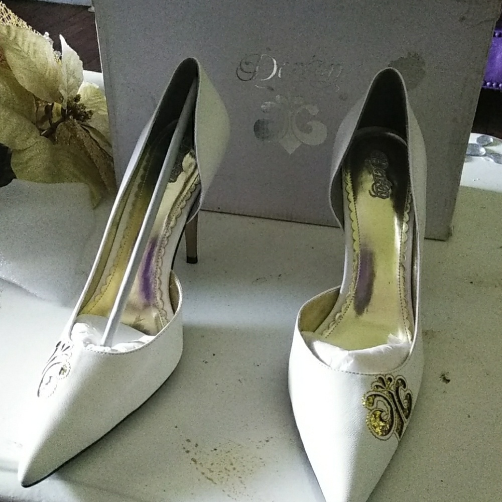 Dereon heels new never worn, don't have the prtags